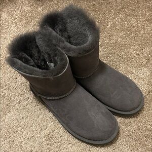 Women’s UGGs mini Bailey II obsidian